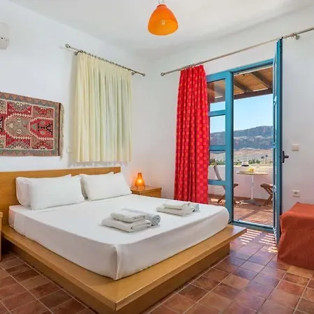 Sleeps 4 Pool Air Con Wifi Vila *