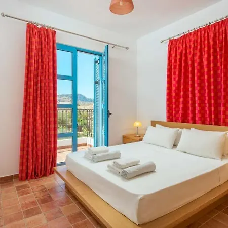Sleeps 4 Pool Air Con Wifi Vila *