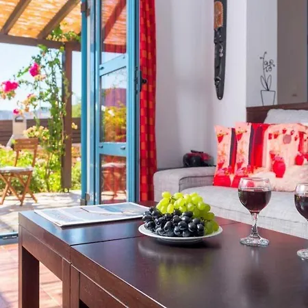 Sleeps 4 Pool Air Con Wifi