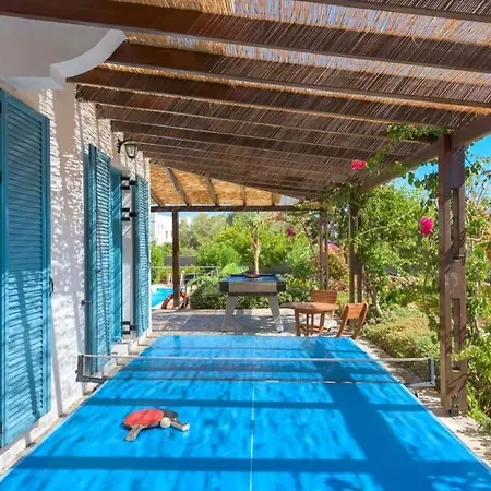 Sleeps 4 Pool Air Con Wifi Villa *