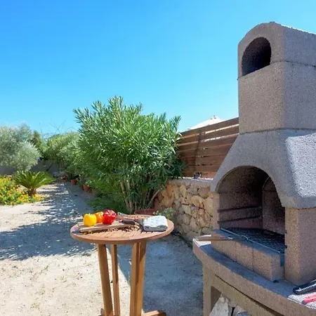 Villa Sleeps 4 Pool Air Con Wifi *